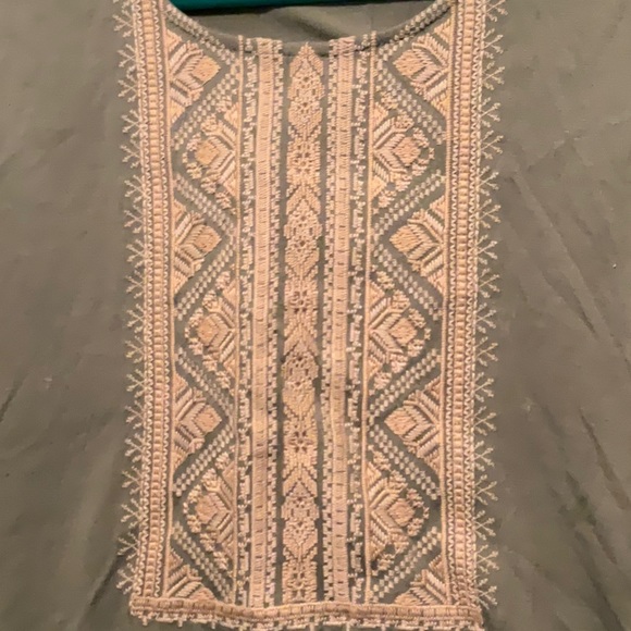 Alya embroidered Sleeveless green Top, size Medium . Like new! - Picture 2 of 4